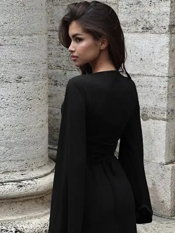 Feminine U-neck tie-back long-sleeved dress